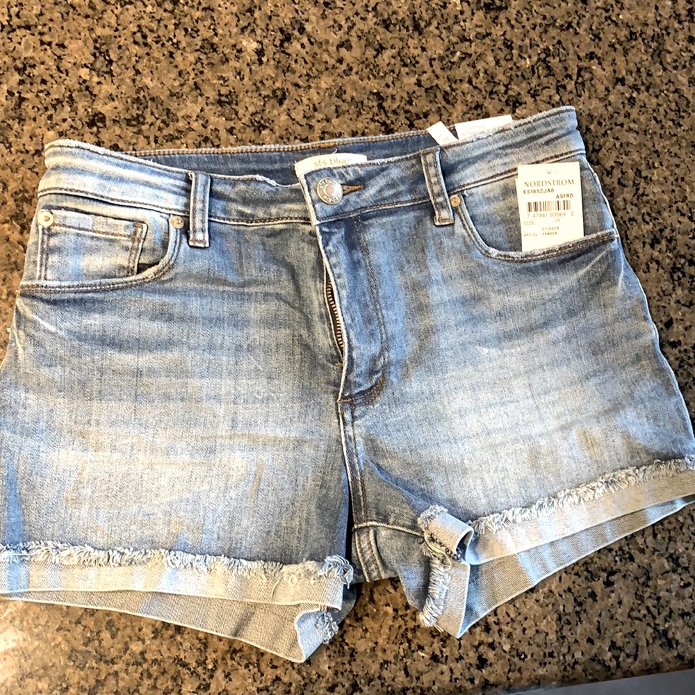 STS Blue NWT Molly short 10” high rise size 28